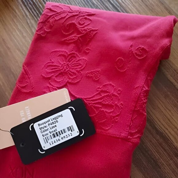 NUX Bouquet Leggings Love Red Size S NWT Floral Heart Pattern RARE - Picture 2 of 8